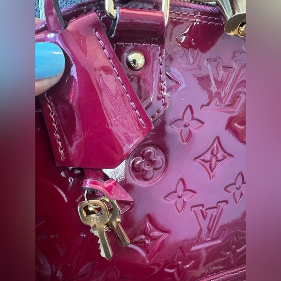 Louis Vuitton Vernis Alma BB with dust bag, strap and box. Comes with COA. - Picture 4 of 15